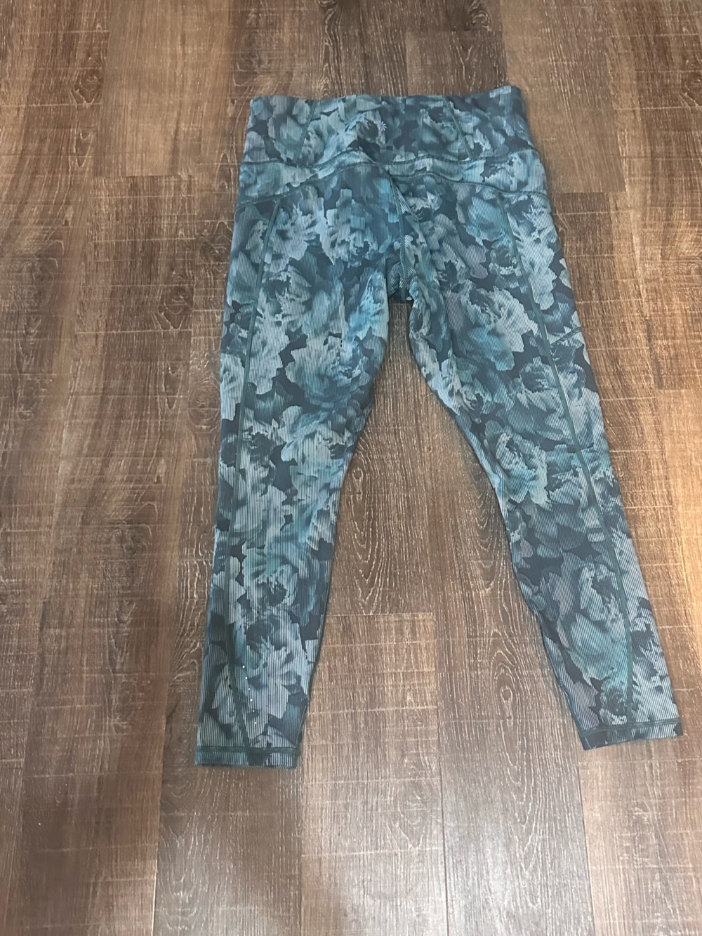 Athleta High Rise Rainier Green and Gray Floral Print with Pockets Size 1X - Picture 2 of 7